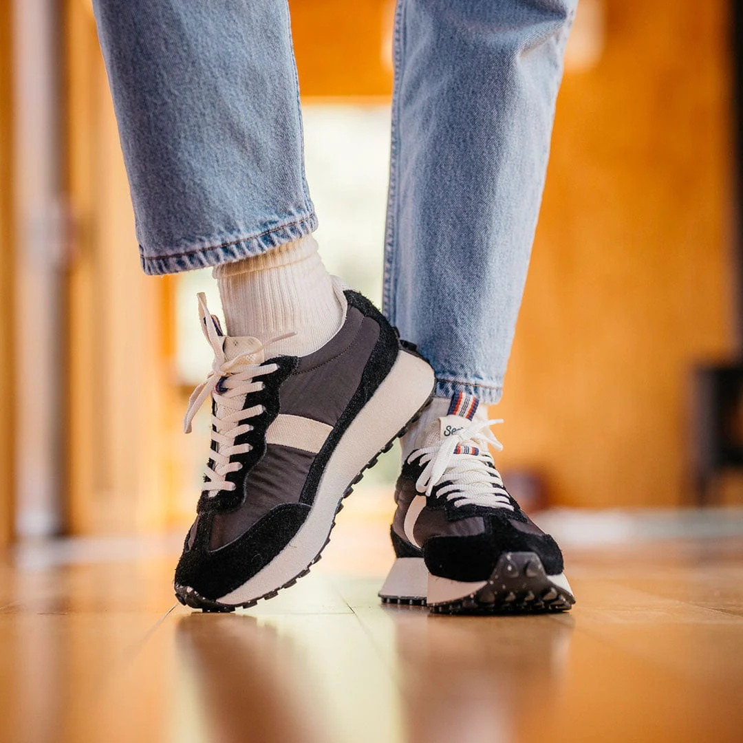 Womens - Acorn Trainer - Black - Image 9